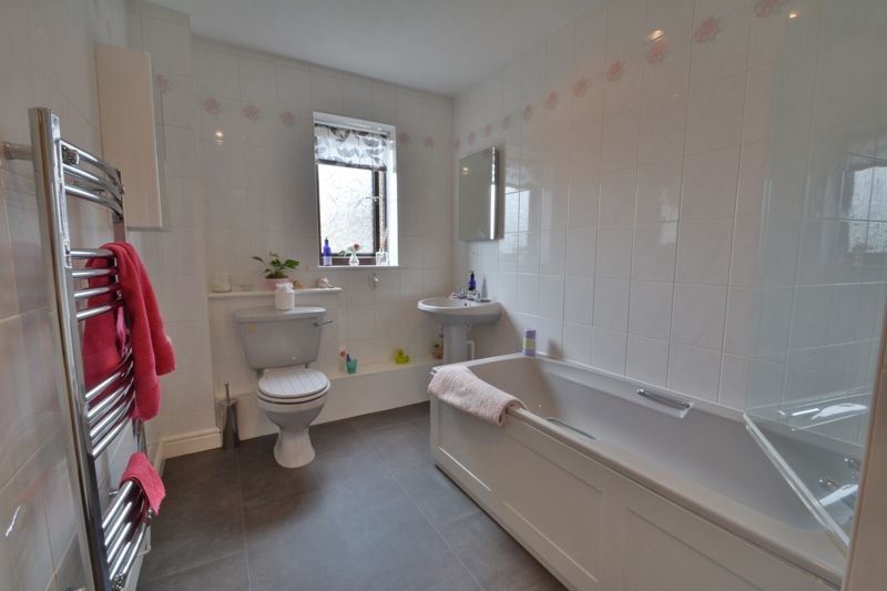 Family bathroom- click for photo gallery